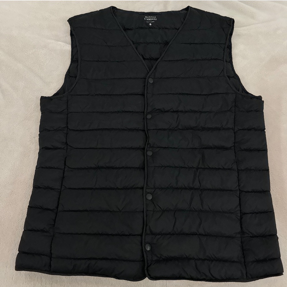 Black light down vest with button-up front and pockets woman size L